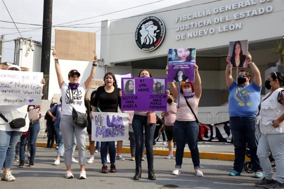 Mujeres protestan, en el Centro, por las desapariciones de mujeres en NL.