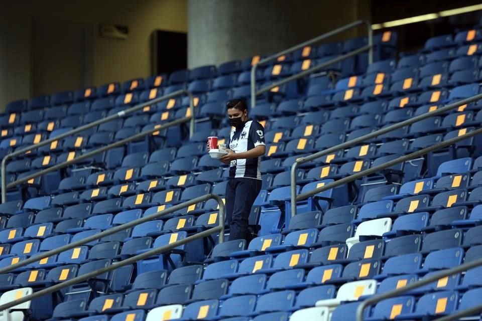 Observa el color en el BBVA en el duelo Rayados-Mazatlán.