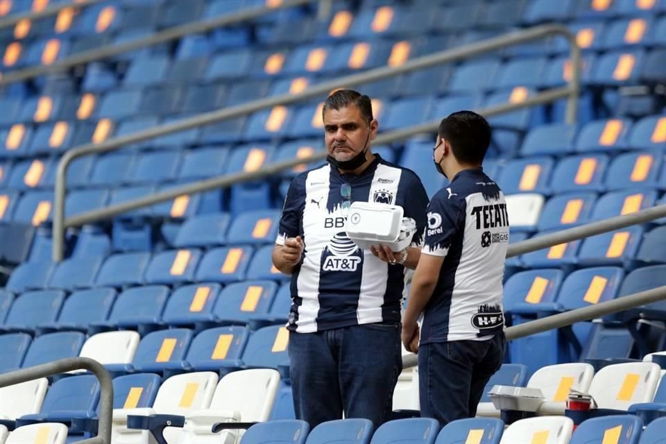 Observa el color en el BBVA en el duelo Rayados-Mazatlán.