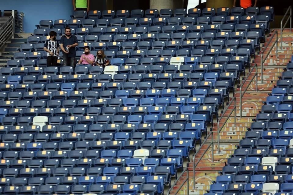 Observa el color en el BBVA en el duelo Rayados-Mazatlán.