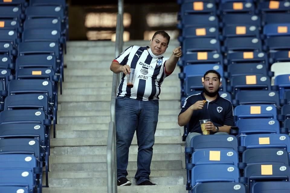 Observa el color en el BBVA en el duelo Rayados-Mazatlán.