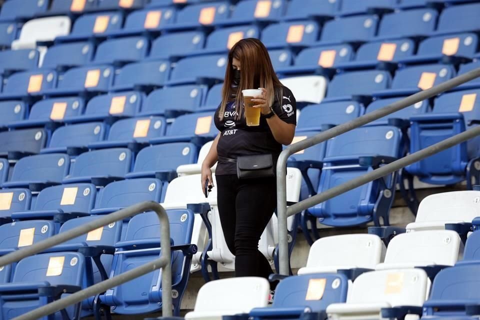Observa el color en el BBVA en el duelo Rayados-Mazatlán.
