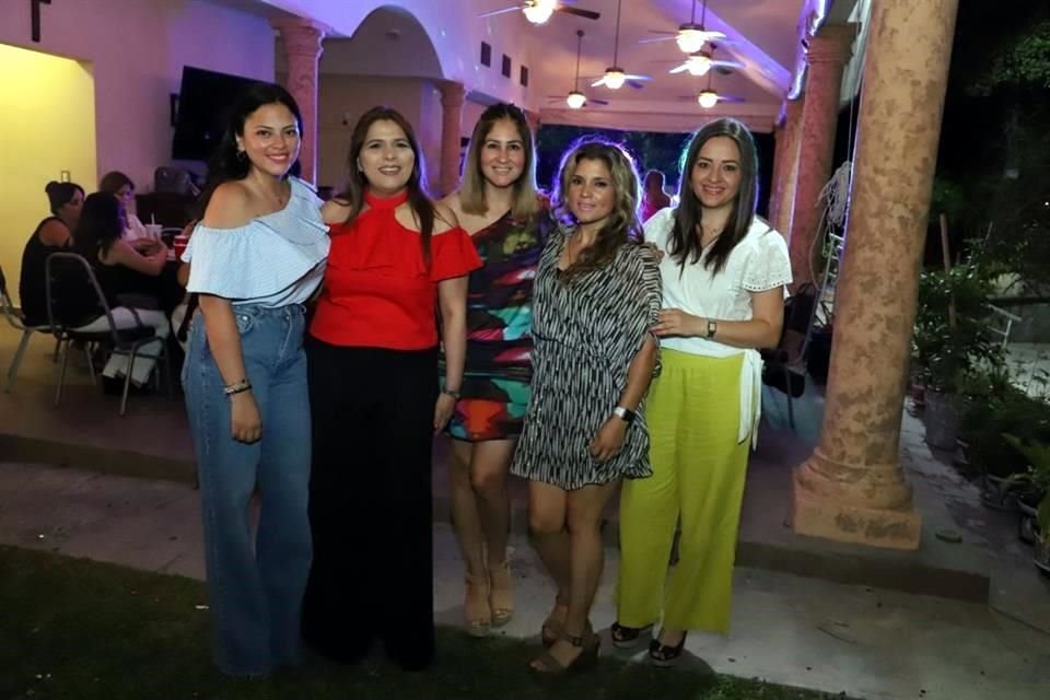 Melissa Mata, Paty Correa, Soraya Leal, Maru Guajardo y Lupita de González