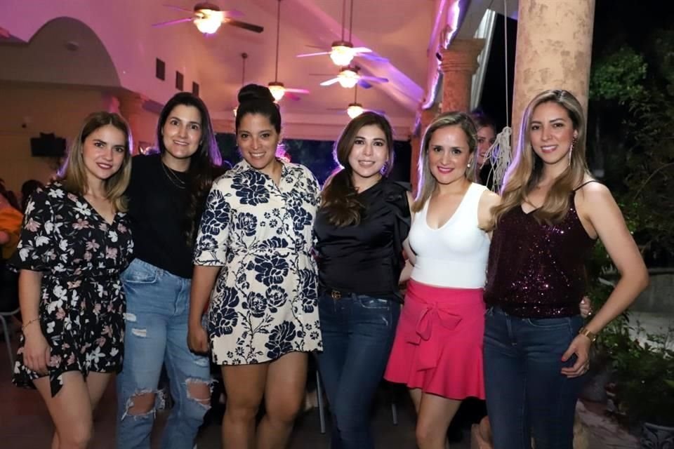 Zindy Mier, Lily Mier, Gabriela Rodríguez, Olga Ramírez, Dina Rangel y Gladys Treviño