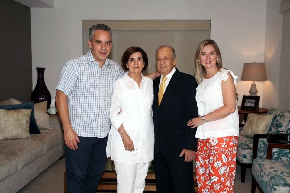 Alejandro Unger, María de Carmen González de González, Félix González Lozano y Alejandra González de Unger