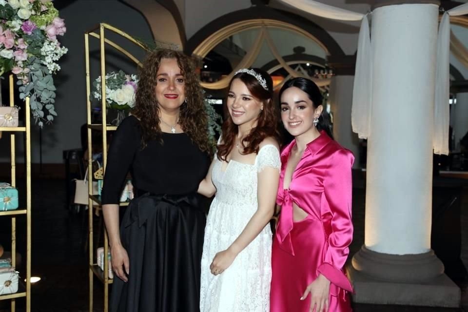 Cristina Peña Cantú, Carolina Romo Peña y Valeria López