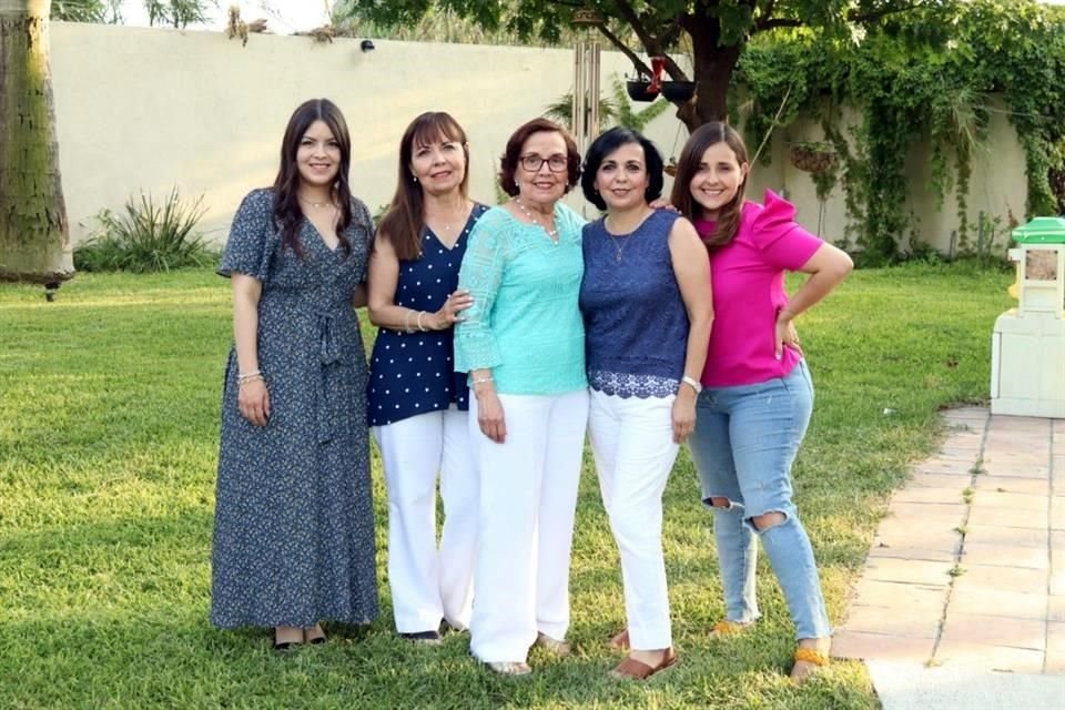 Cynthia Barrera, Martha Nelly Rodríguez, Noelia Rodríguez, Mirthala Rodríguez y Maythé Rodríguez de Cantisani