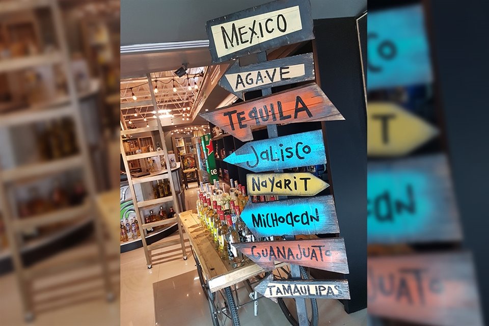 Las tiendas tienen más de 186 etiquetas de tequila y más de 75 de mezcal.