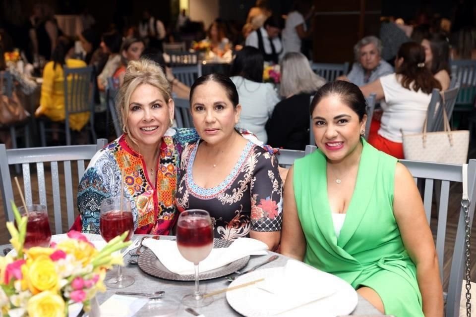 Nancy de Alcorta, Nidia Rivera y Brenda Esparza