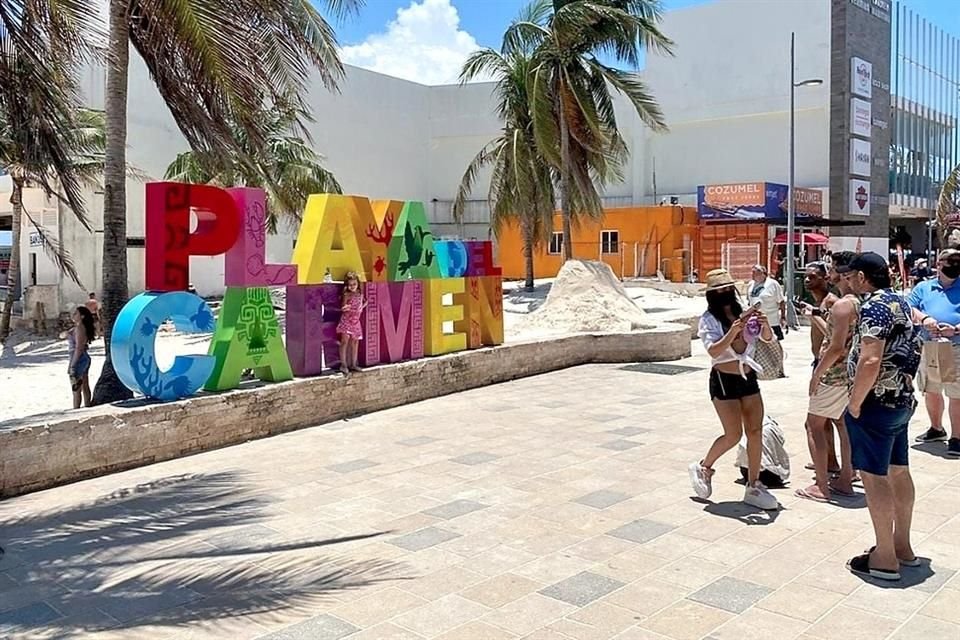 Guía de Turistas engloba sitios de consumo como Playa del Carmen.