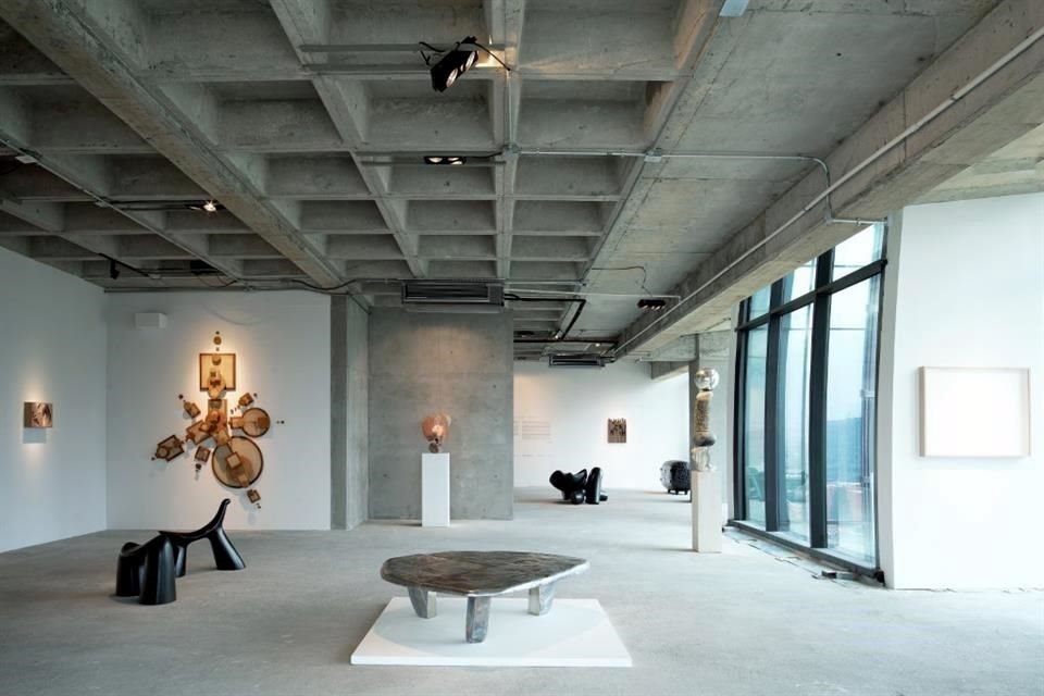 La muestra expone 28 piezas de diseño coleccionable y diversas obras de arte.