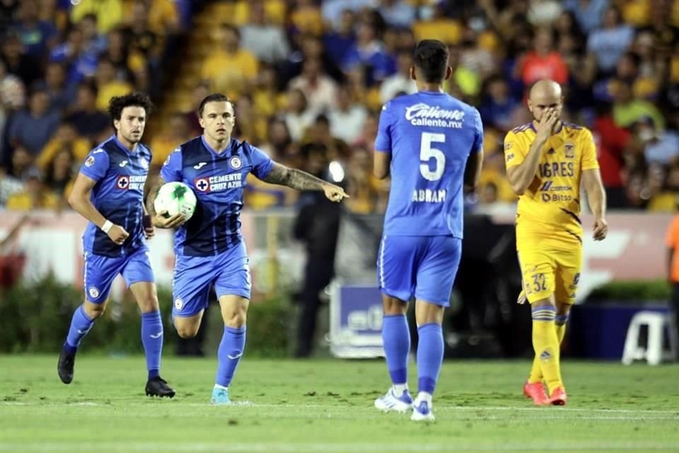 Cruz Azul anotó al minuto 18 por conducto de Cristian Tabó.