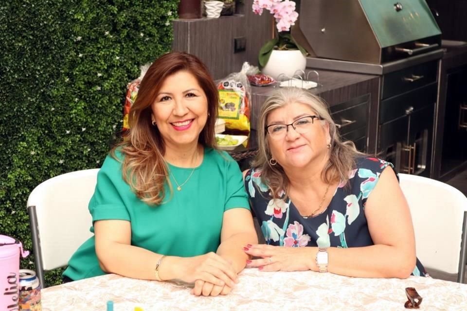 Norma Villarreal y Mirna Martínez