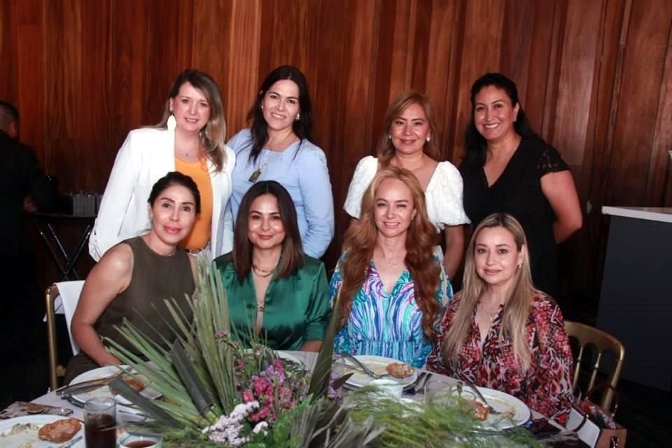 Sandra Cavazos, Liz Corona, Norma Ojeda, Sofía Valderrama, Magdalena Rodríguez, Mily Ramos,  Nancy Yépez de Martínez y Rosy Berard