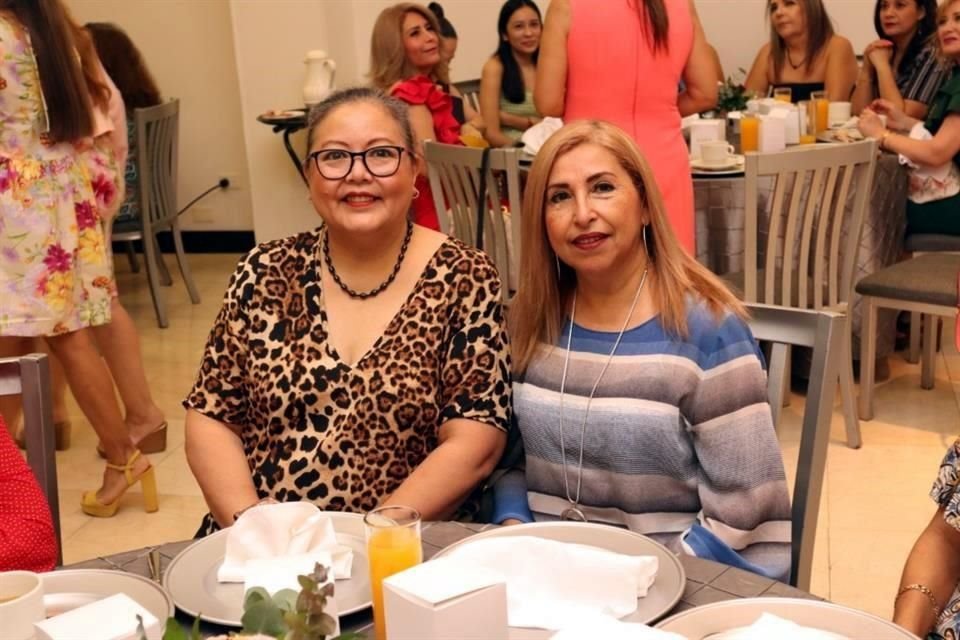 Angélica Medrano y Mary Flores