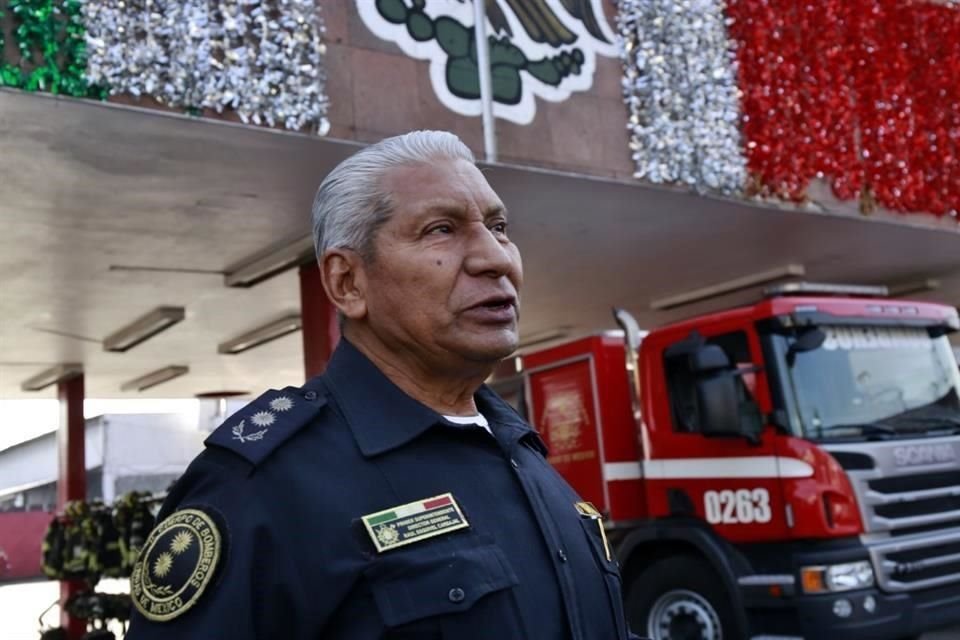 El Jefe Vulcano se retiró en 2018 del Heroico Cuerpo de Bomberos, tras 49 años de servicio. (fotografía de su despedida)