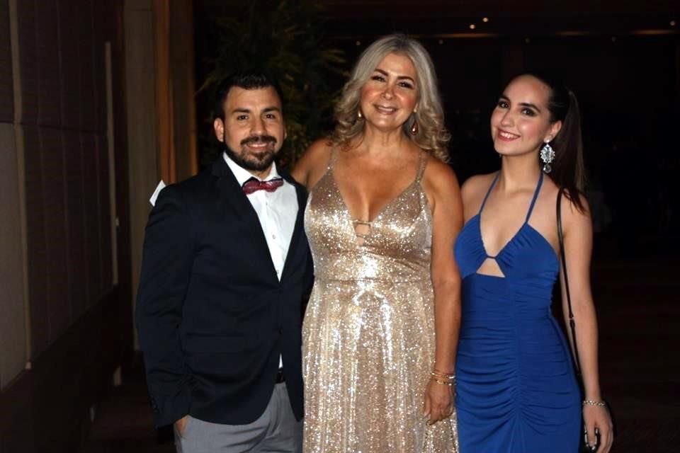 Marcelo Flores, Mely Reséndez y Melanie González