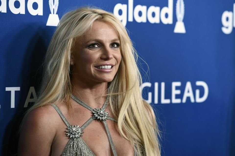 Britney Spears se reunió este martes con Sam Levinson y The Weekend, quienes trabajan en una nueva serie de HBO, 'The Idol'.