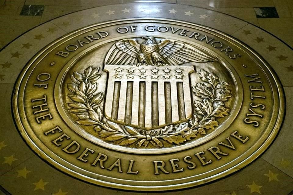 Tras elevar las tasas de interés en medio punto porcentual en su reunión de mayo, las minutas confirmaron que la mayoría de los funcionarios de la Fed respaldó continuar con tales aumentos durante al menos las próximas dos reuniones. 