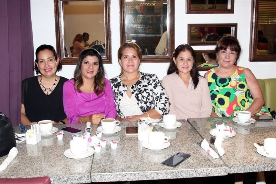 Nancy Rodríguez, Yessica Iturbe, Isabel Martínez, Blanca Arrieta y Marissa Elizondo