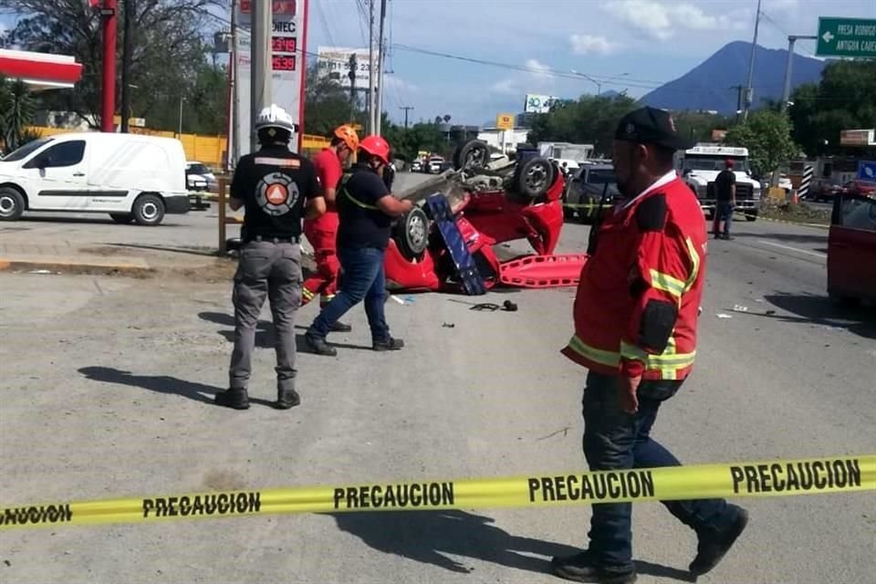 De acuerdo con Protección Civil del Estado, el accidente fue reportado alrededor de las 16:00 horas, sobre la Carretera Nacional, a la altura de la Presa de la Boca.