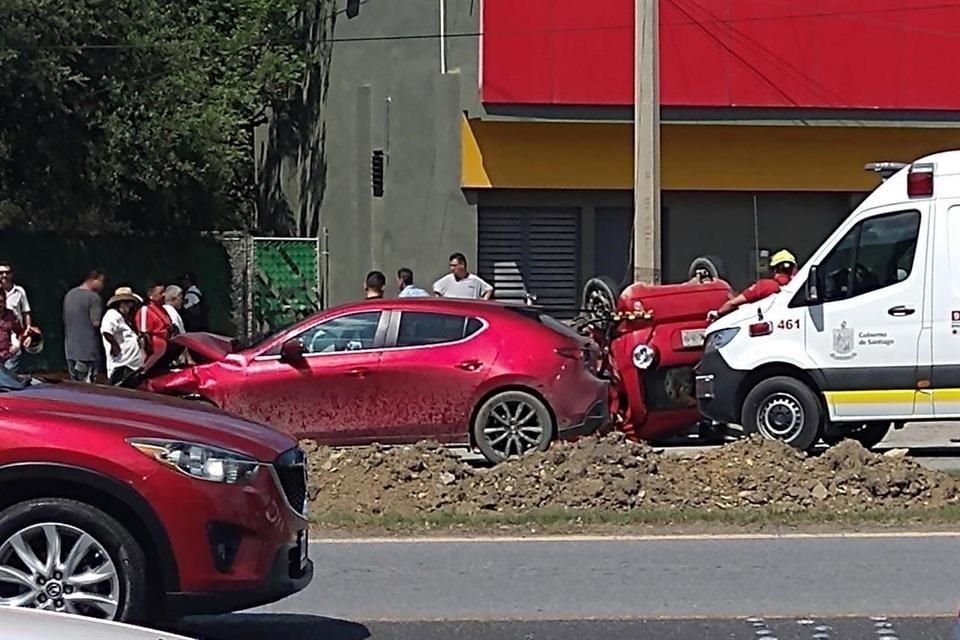 De acuerdo con Protección Civil del Estado, el accidente fue reportado alrededor de las 16:00 horas, sobre la Carretera Nacional, a la altura de la Presa de la Boca.