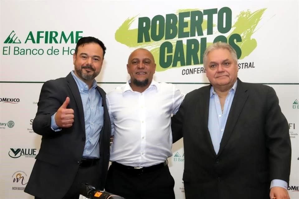 Jorge Vázquez, Roberto Carlos y Carlos Bremer