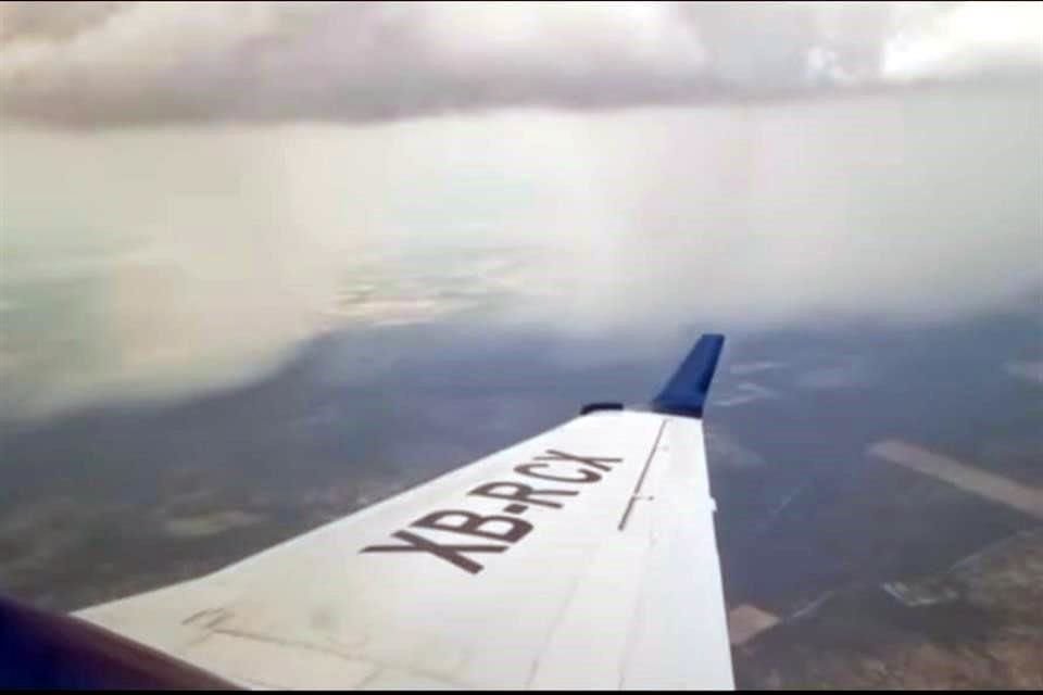 El Gobierno de NL hace el primer vuelo del avión King Air para estimular lluvia con un bombardeo en Linares y Santiago.