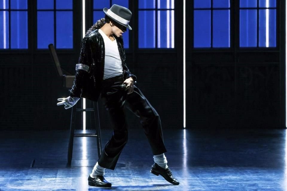Myles Frost, ganador del Tony, actuando una escena del musical 'MJ'.