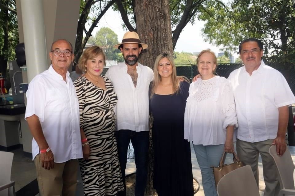 Jesús Villegas, Nancy Guadiana, Jesús Villegas, Paty Sánchez, Patricia Valdez y Luis Sánchez