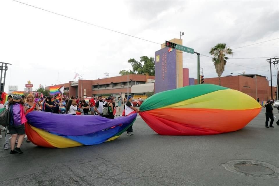 A las 18:22 horas, el contingente arrancó la 21 marcha de la diversidad sexual, a la altura de la Estación General Anaya del Metro, encabezada por colectivos en defensa de la comunidad.