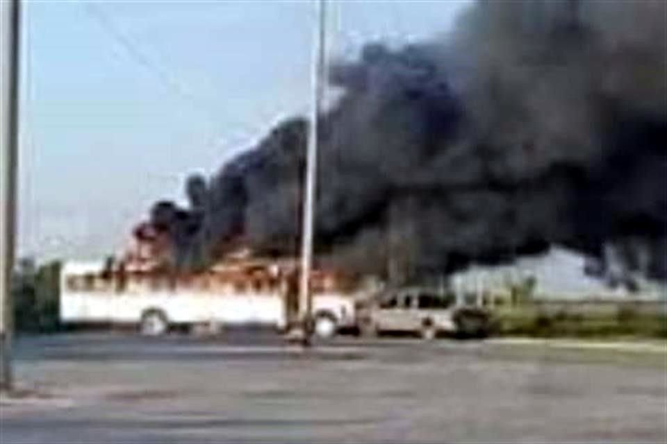 En varios puntos de Matamoros se registraron bloqueos y quema de vehículos.