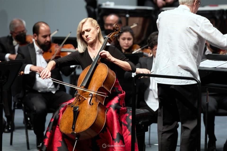 Temenuzhka Ostreva, primer violonchelo de la Orquesta Sinfónica de la UANL.