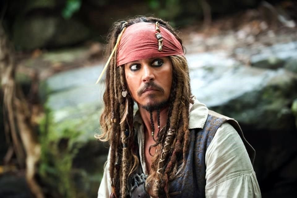 De acuerdo con varios informes, Disney le pagaría 301 millones de dólares a Johnny Depp para que retome su papel en 'Piratas del Caribe'.