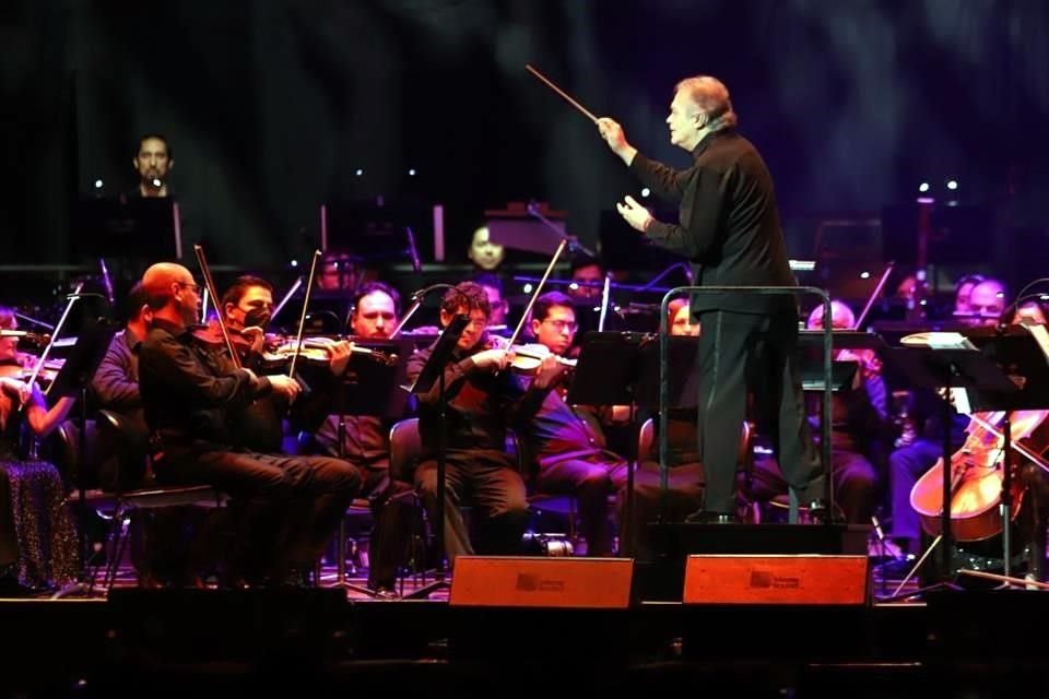 La Orquesta Sinfónica de la UANL rindió anoche un homenaje al compositor estadounidense John Williams.