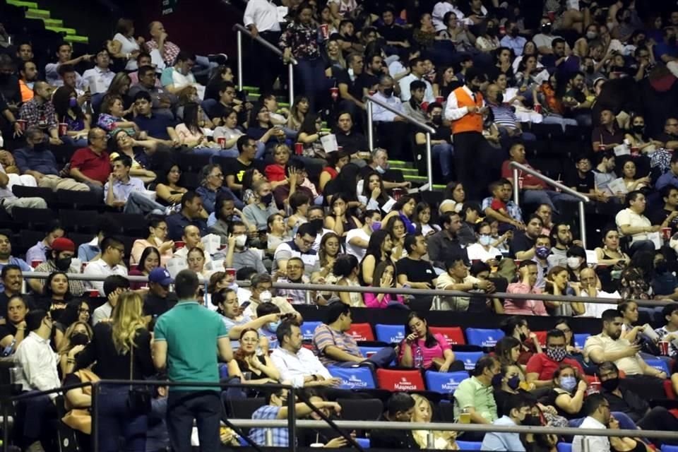 El concierto se realizó ante casi un lleno en la Arena Monterrey.