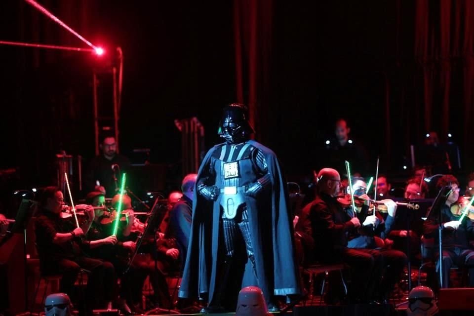 Darth Vader se apareció en el concierto.