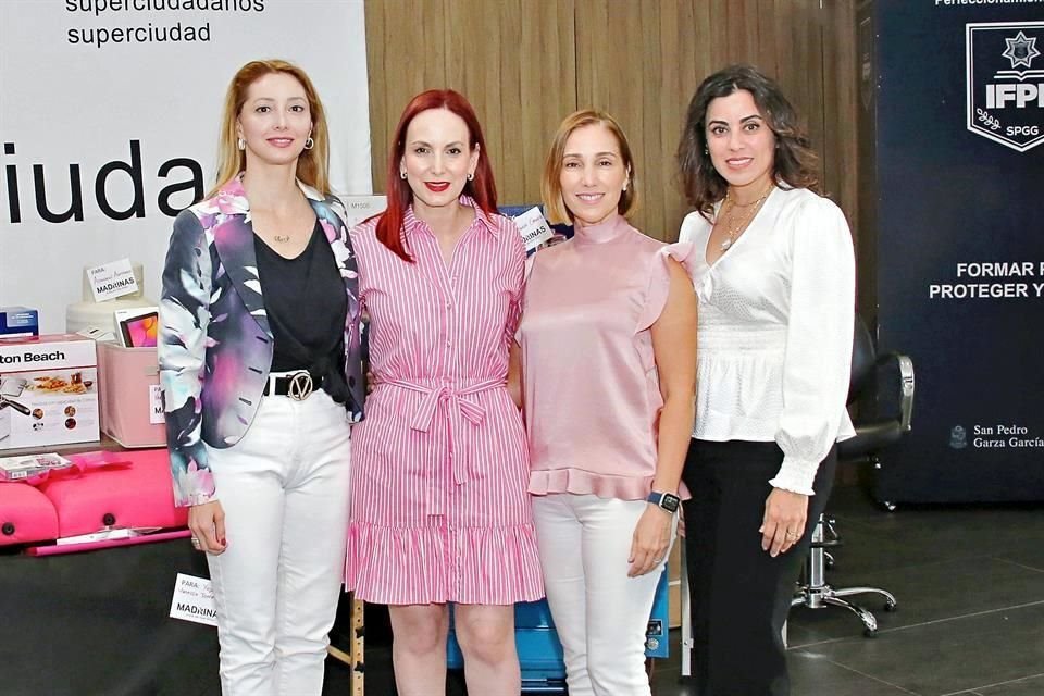 Adriana Santos de Sada, Mónica García de Moyeda, Graciela Maldonado de Lorenzen y Magda Hernández de Lozano