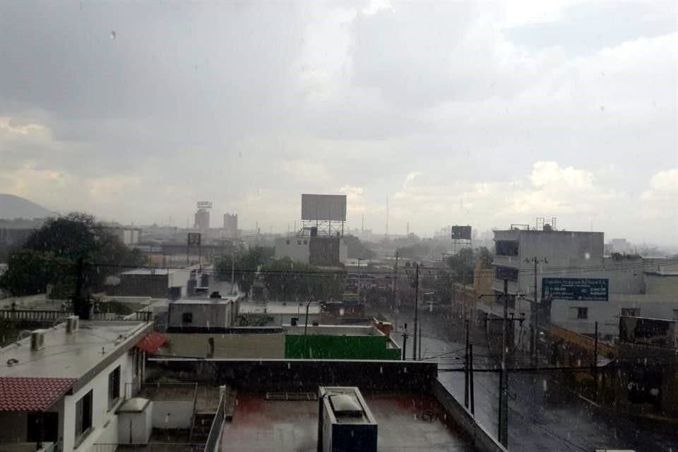 Una lluvia de ligera a moderada trae un respiro a la Ciudad, que enfrenta una fuerte sequía y tiene las presas en niveles críticos.