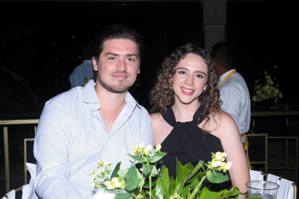 Enrique González y Fernanda Barbosa