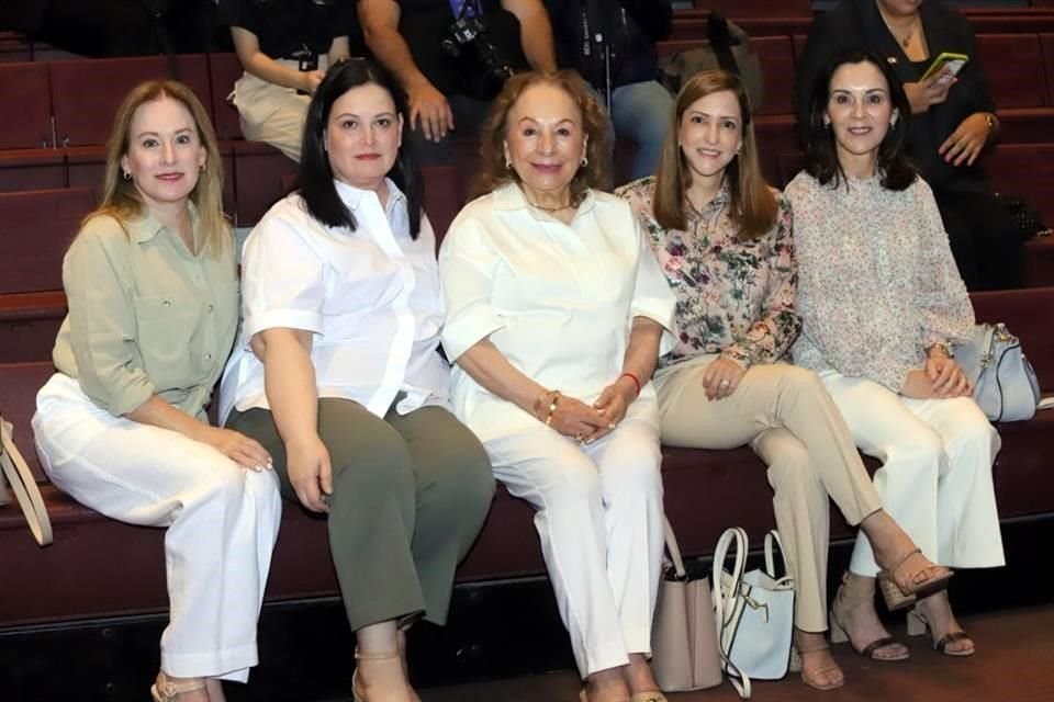 Mónica Garza de Zambrano, Martha García de Barragán, Aurora Cantú de Cagnasso, Lorenza Herrera de González Ballesteros y Mary Marino de Jasso