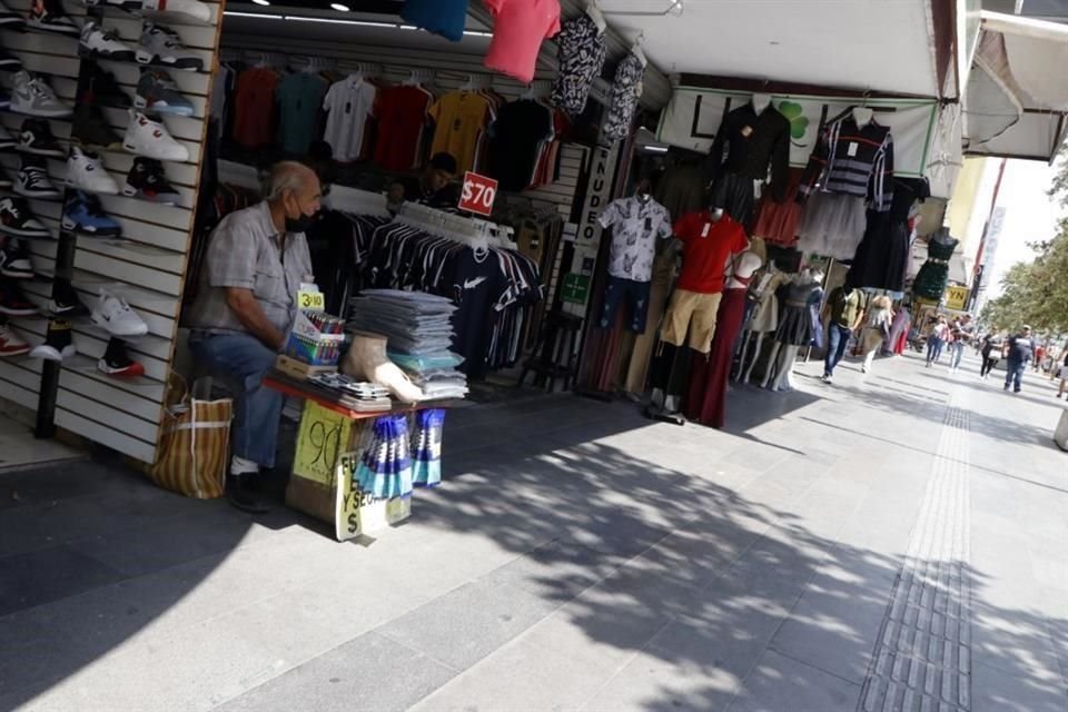 A partir del 'reordenamiento' de comerciantes efectuado en enero por el Municipio de Monterrey en Colegio Civil, este tipo de comerciantes comenzó a llegar, afirmaron comerciantes establecidos.