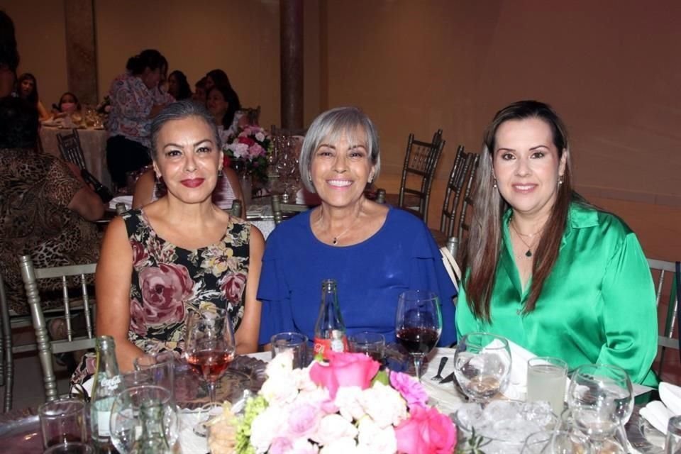 Lulu Palacios, Mirtha Palacios de Islas y Diana Guajardo de Martínez