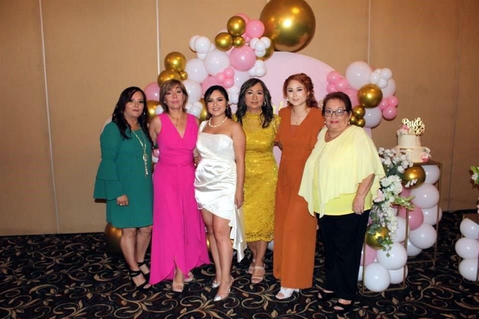 Leticia Treviño, Nohemi Treviño, Karen Bonfil, Maria Elena Treviño, Karina Salas y Maria Luisa Robles