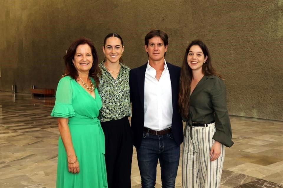 Connie Zambrano, Rebeca Landa, Facundo González del Solar y Cami González del Solar