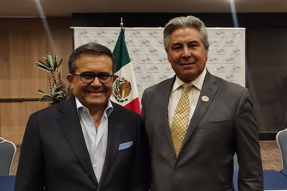 Ildefonso Guajardo (izquierda), diputado federal y economista, junto a Miguel Ángel Landeros Volquarts, Presidente de Comce de Occidente.