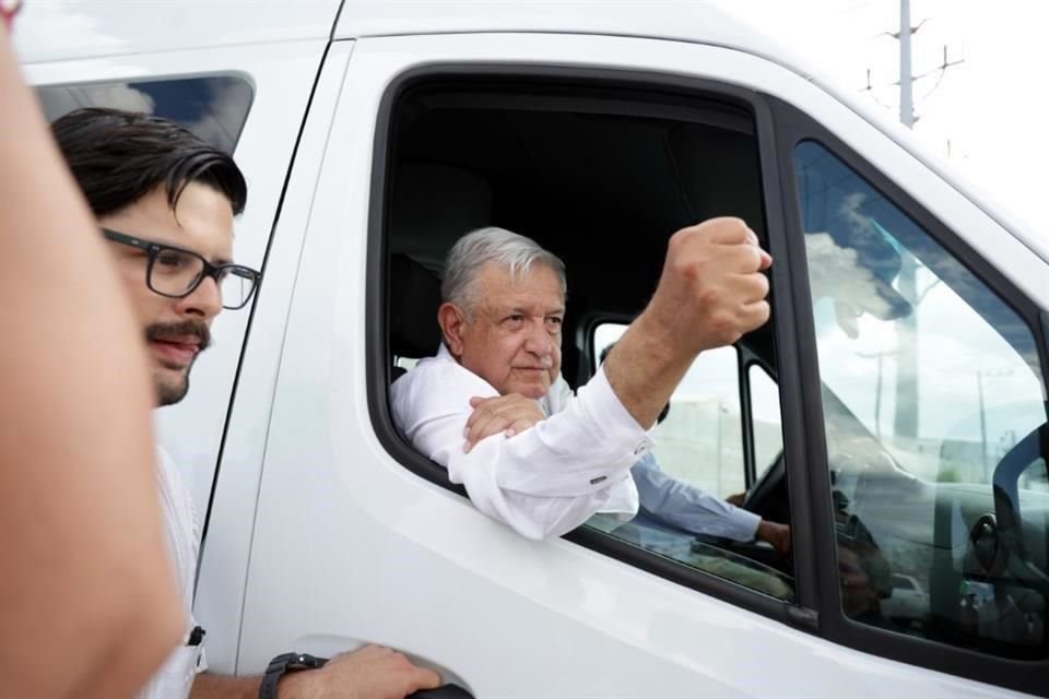 El Presidente López Obrador evadió responder a las declaraciones de Dante Delgado.