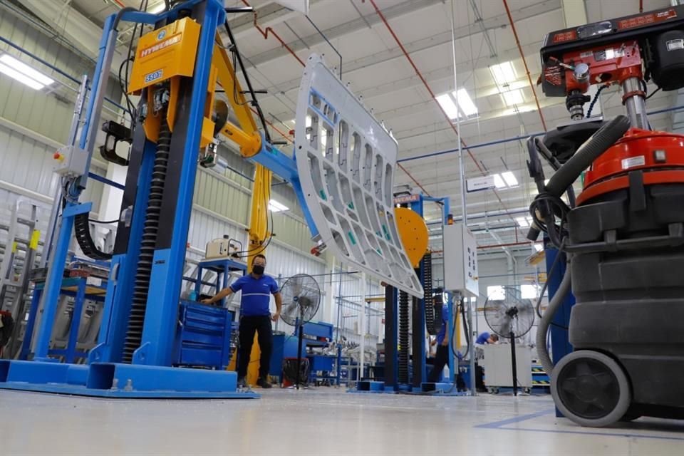 El CEEG estima que, con el nearshoring, la IED podría llegar a 50 mil millones de dólares anuales, una cifra muy por encima del máximo histórico logrado por México en 2018, de 35 mil millones de dólares.