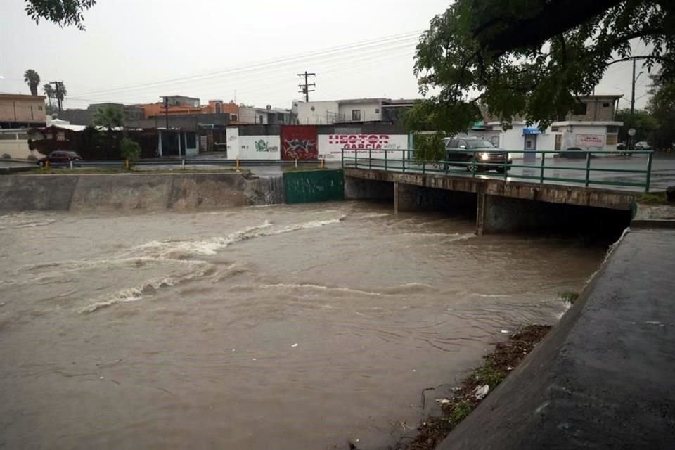 El Arroyo Las Tinajas registró un aumento considerable en su nivel.