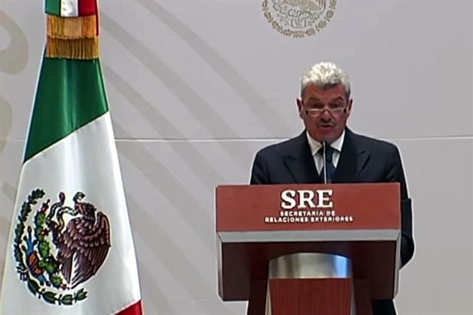 Max El-Mann estuvo presente en la inauguración de la nueva oficina de pasaportes en en el centro comercial Samara Shops.